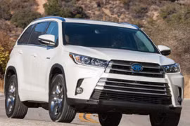 Toyota Highlander 2017: Đắt hơn nhưng tiết kiệm nhiên liệu hơn