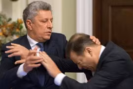 2 nghị sĩ Ukraine đấm nhau khi đang họp quốc hội