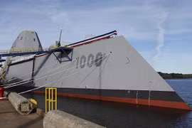 Tàu khu trục 4 tỉ USD của Mỹ gặp trục trặc tại kênh đào Panama