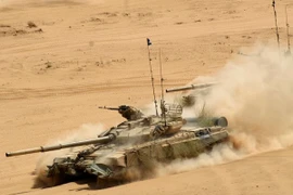 Căng thẳng với Pakistan, Ấn Độ mua vội 64 xe tăng T-90MS từ Nga
