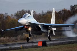 Hải quân Nga nhận hàng loạt trực thăng Ka-27, tiêm kích Su-30SM