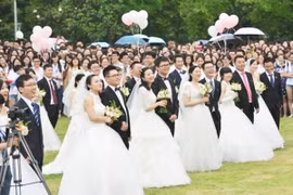 Đám cưới của 86 cặp đôi cùng trường