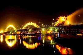 Sương gió đời thợ ảnh trên những cây cầu Đà thành