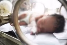 Bé sơ sinh tử vong vì bị bỏ rơi ở nghĩa trang