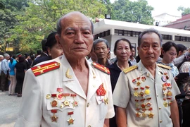 Nhà tang lễ Quốc gia mở cửa cả đêm, đón đồng bào vào viếng Đại tướng