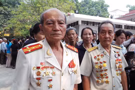 Nhà tang lễ Quốc gia mở cửa cả đêm, đón đồng bào vào viếng Đại tướng