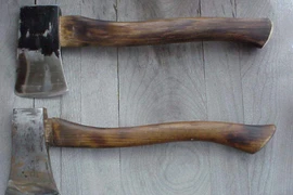 Ác phu chém chồng 15 nhát rìu