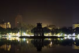 Đêm kỳ lạ ở Hồ Gươm