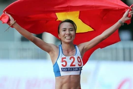 Cô gái bị bệnh tim, chạy chân đất lên đỉnh SEA Games