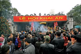 Lễ hội đền Trần 2013: Phát 50.000 cánh ấn