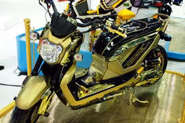 Honda Zoomer X độ vàng óng ả