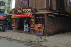 Cám cảnh biệt thự triệu "đô" bán phở gà, trà đá