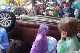 Ô tô gây tai nạn kinh hoàng tại ngã tư Phố Huế- Trần Xuân Soạn