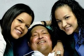 "Tổng thống Hugo Chavez đã bị liệt nửa người"