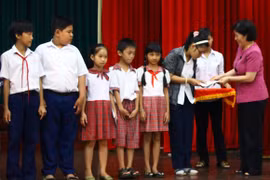 Vinamilk trao học bổng cho học sinh nghèo, mồ côi, khuyết tật tại Bến Tre