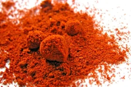 Tra tấn vợ bằng cách xát bột ớt vào “vùng kín” 