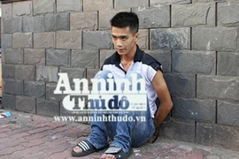 Giấu ma túy trong quần lót vẫn bị bắt