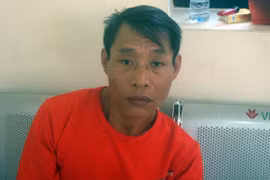 Dâm ô cả con bạn tù