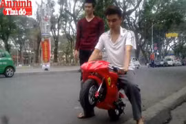 Đã phóng xe máy "ruồi" còn bốc đầu