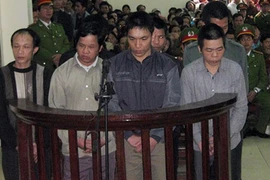 Giọt nước mắt muộn màng của một "cát tặc"