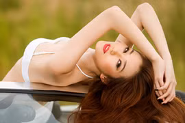 Khánh My khoe dáng nóng bỏng bên siêu xe