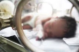 Bé sơ sinh tử vong vì bị bỏ rơi ở nghĩa trang