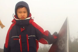 Cậu bé Hà Nội 6 tuổi leo đỉnh Fansipan