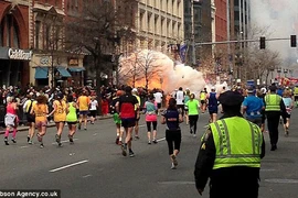 Khủng bố đẫm máu tại giải marathon Boston, 130 người thương vong
