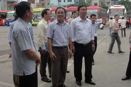Bộ trưởng Đinh La Thăng thị sát bến xe Nước Ngầm