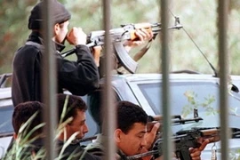 Algeria: 23 con tin chết, 32 kẻ khủng bố bị tiêu diệt