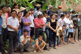 Vĩnh Phúc: Chồng thủng ruột, vợ hôn mê chưa rõ nguyên nhân