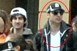 Đấu súng nghẹt thở, 1 nghi phạm vụ đánh bom Boston bị bắn chết