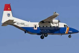 Máy bay tuần thám CASA-212 sẵn sàng hướng về phía biển