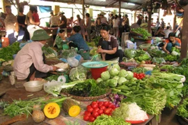 Hoa quả, rau xanh tăng giá từng ngày