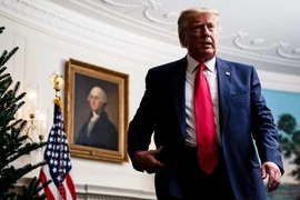 Tổng thống Donald Trump quyết không chùn bước và thể hiện quyền lực 