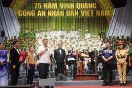 Đưa nhạc giao hưởng vào những bản hùng ca