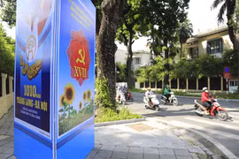 Rực rỡ cờ hoa chào mừng Đại hội lần thứ XVII Đảng bộ TP Hà Nội
