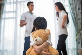 Quy định của pháp luật về quyền yêu cầu thay đổi người nuôi con