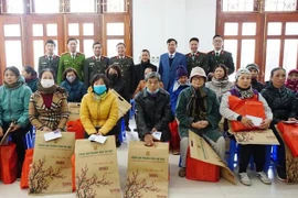 Sẻ chia nghĩa tình đến đồng bào Công giáo