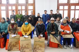 Sẻ chia nghĩa tình đến đồng bào Công giáo