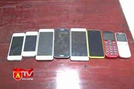 Đột nhập cửa hàng "cuỗm" gần 20 chục điện thoại di động