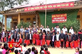 Ấm lòng học sinh vùng cao