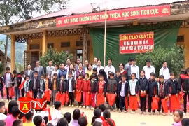Ấm lòng học sinh vùng cao
