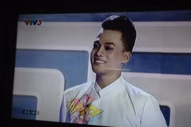 Xúc động thí sinh mặc áo dài in hình Hoàng Sa và Trường Sa lên sân khấu