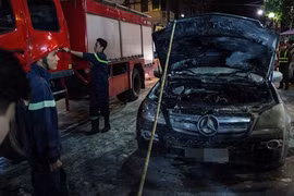 Khẩn trương điều tra nguyên nhân cháy xe Mercedes