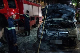 Khẩn trương điều tra nguyên nhân cháy xe Mercedes