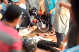 Người dân bức xúc đánh gục kẻ cướp tiệm vàng, Công an đưa đi cấp cứu