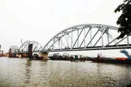 Chính thức thông tuyến đường sắt Bắc - Nam qua cầu Ghềnh