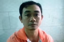 Nhân viên ngân hàng "đục" két sắt của mẹ, bị vợ lật tẩy