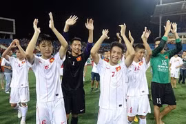 U19 Việt Nam đón bầu Đức và nhận quà ý nghĩa từ quê nhà